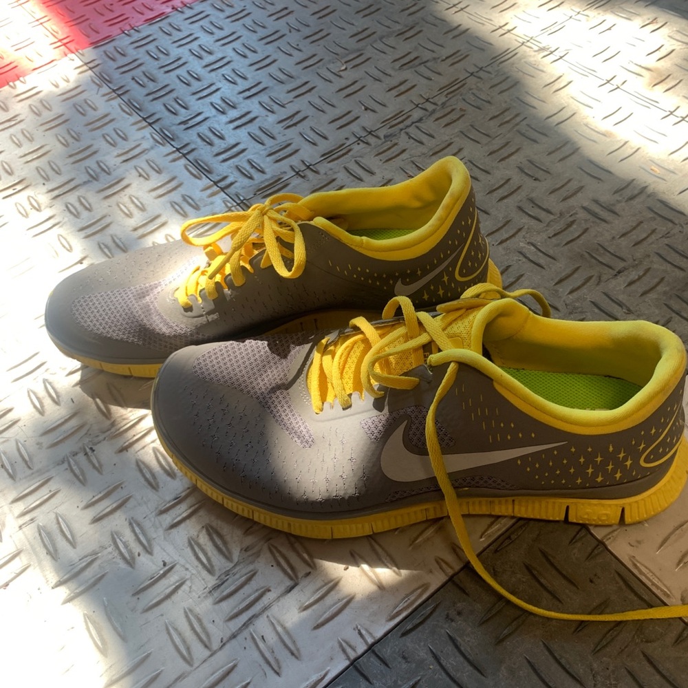 mike sneakers - Picture 3 of 4